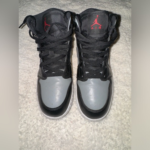 Air Jordan 1 Mid GS ‘shadow’ - Picture 1 of 5